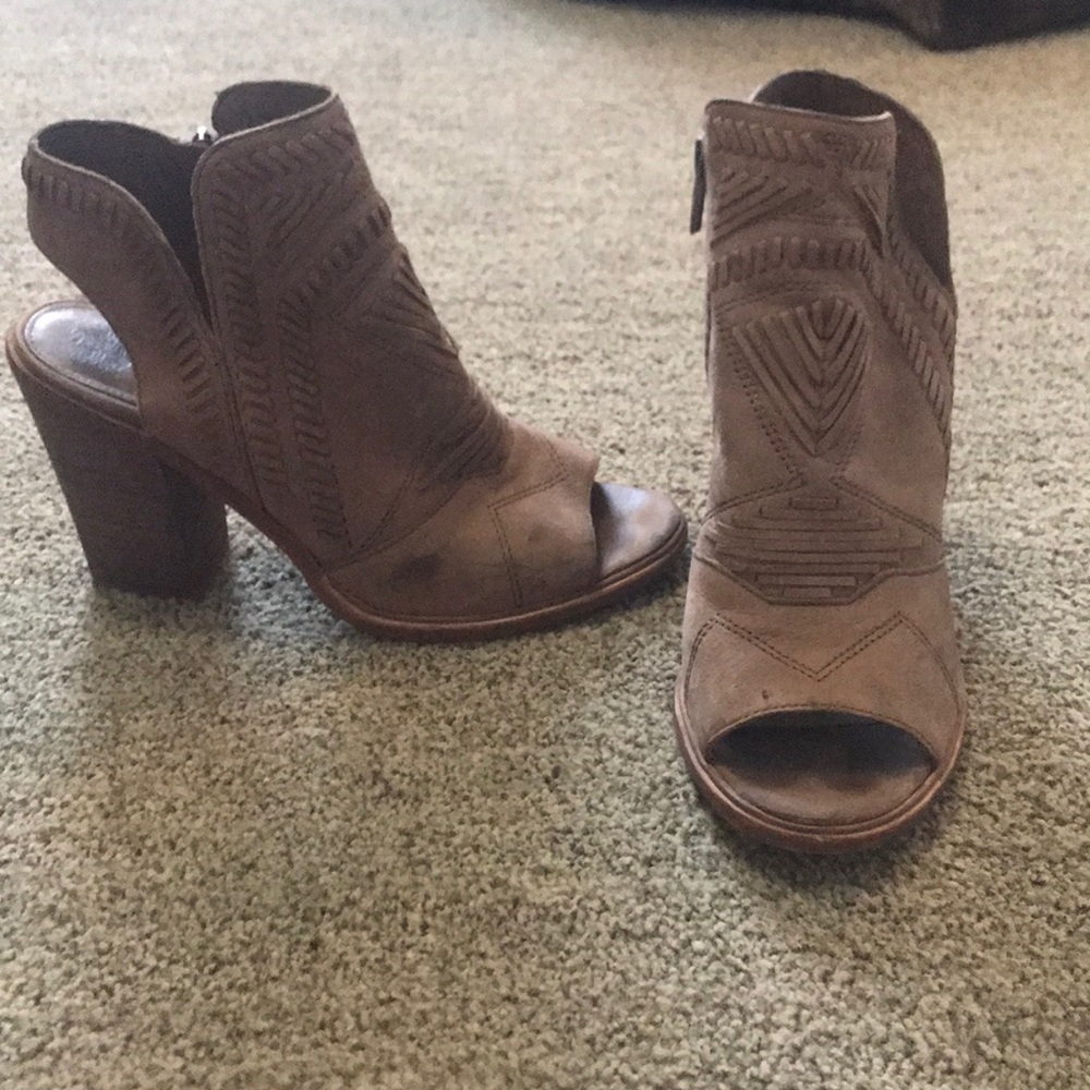 Cute, peep toe block heels